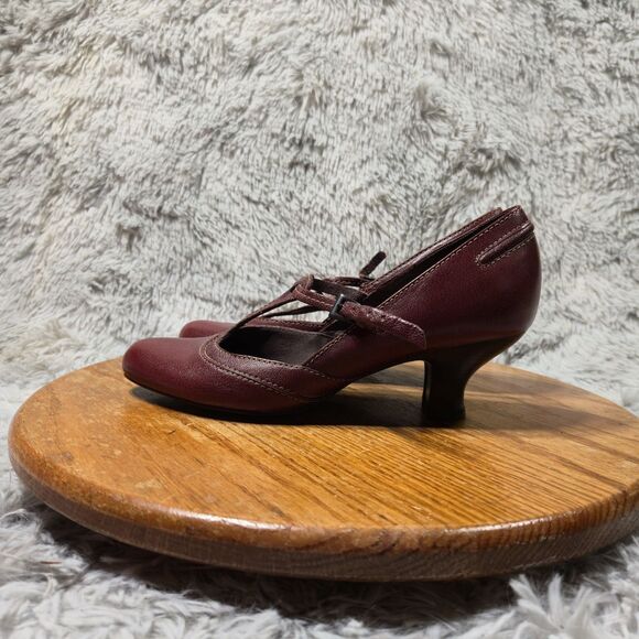 Clarks Artison Womens Size 7 Dark Red Leather Mary Jane Brazillian Made Heels - Picture 2 of 9
